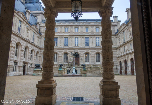 Le Louvre à la fin 2023