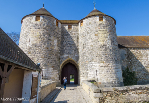 Dourdan en avril 2025